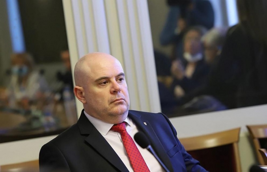 Гешев атакува в КС текстове от правилника на парламента